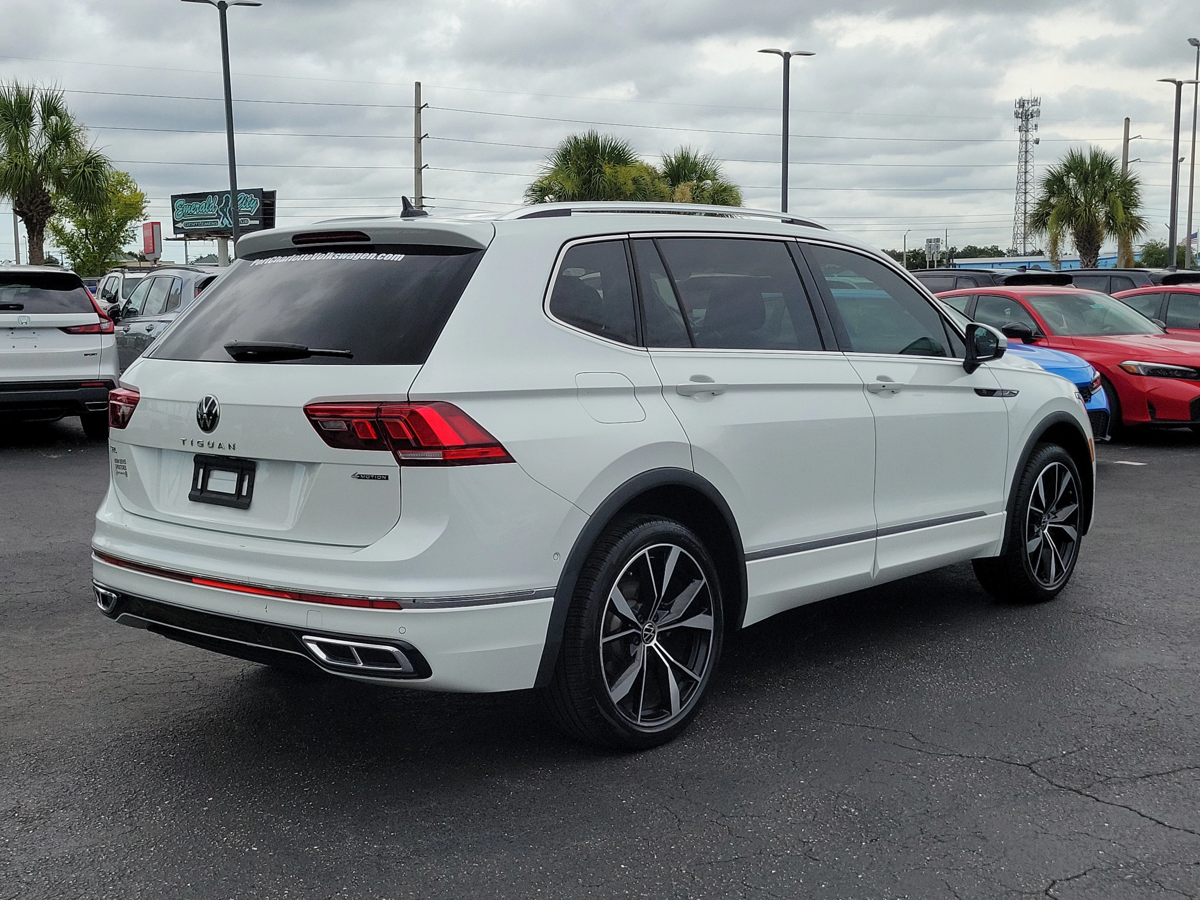 Used 2024 Opal White Volkswagen 2.0T SEL R-Line image 34