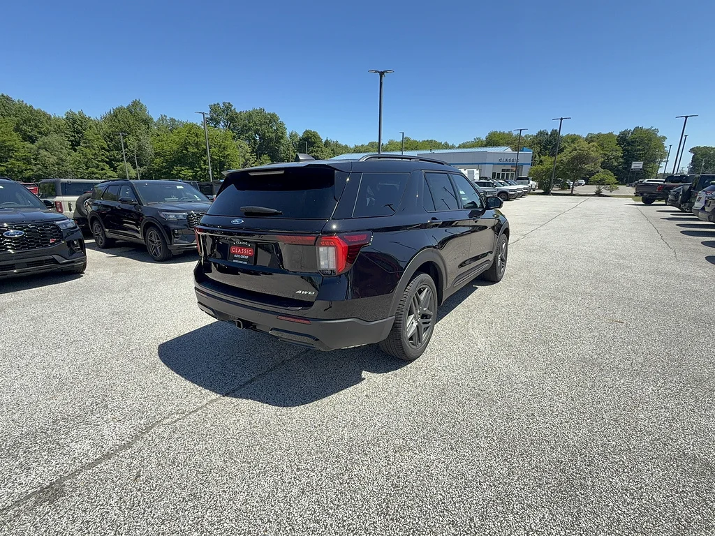 New 2026 Agate Black Ford ST-Line image 7