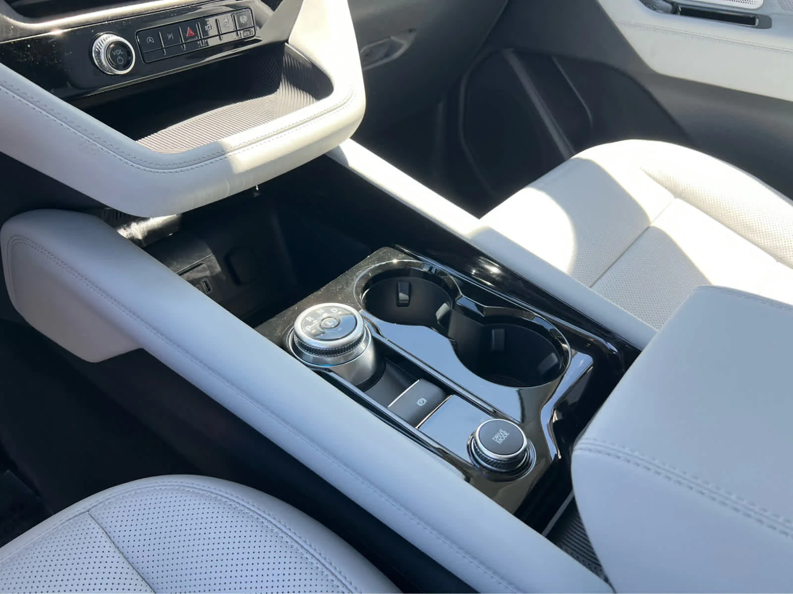 New 2026 Space White Metallic Ford Platinum™ image 39