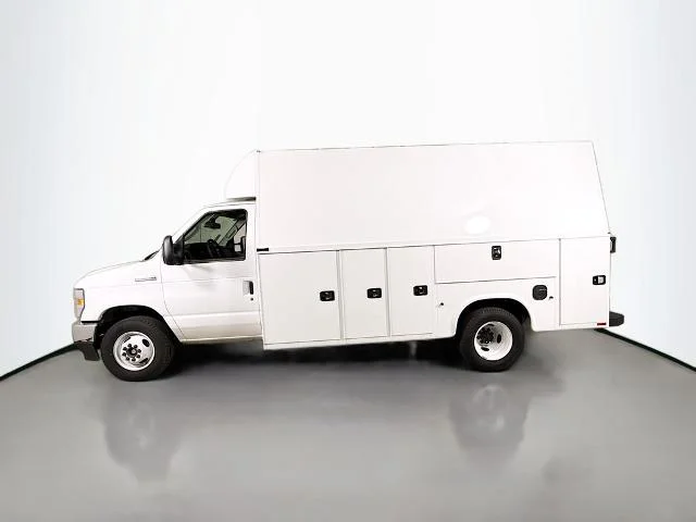 New 2026 Oxford White Ford E-350 SRW image 31
