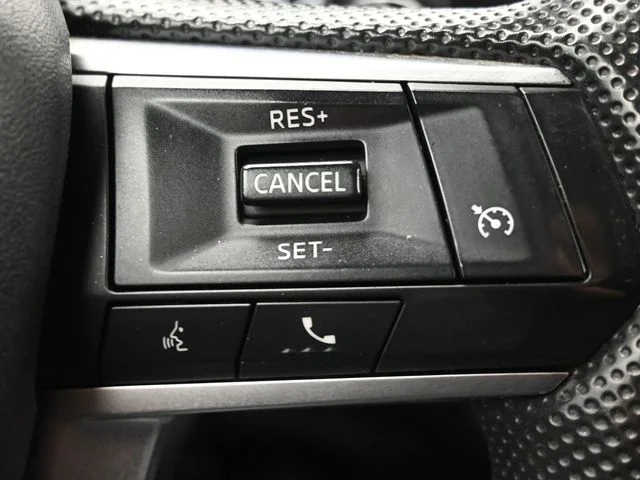 Used 2022 Black Mitsubishi ES image 23