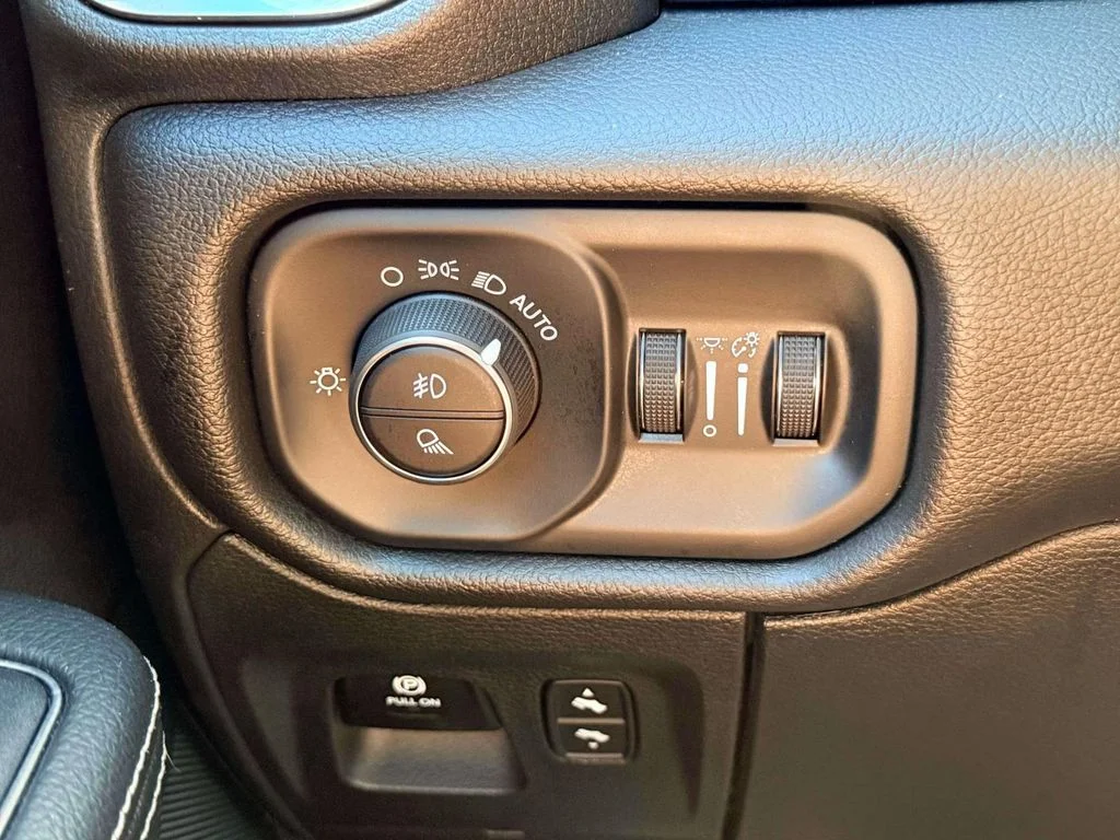 Used 2024 Silver Ram Laramie image 20