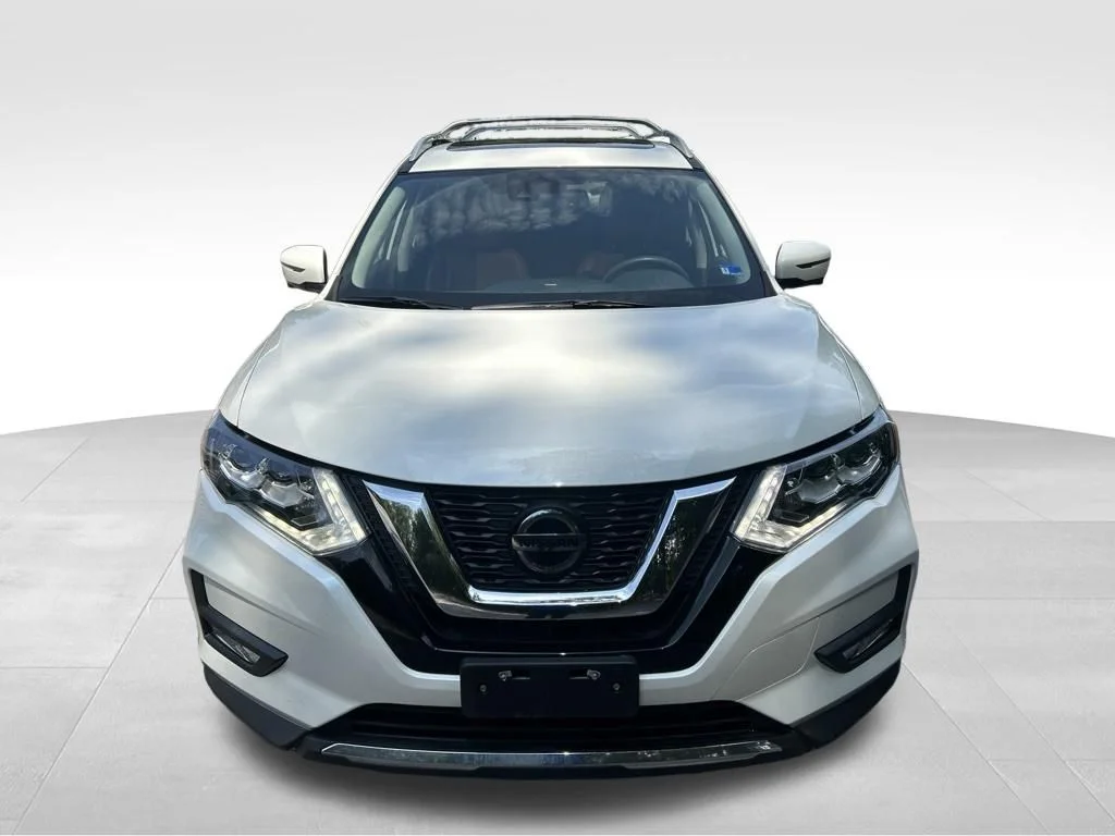 Used 2019 White Nissan SL image 9