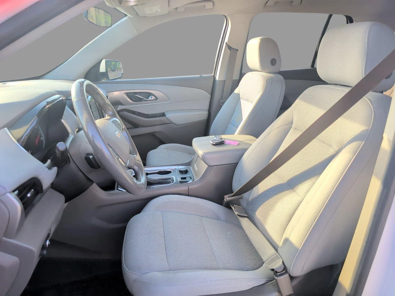 Used 2018 SUMMIT WHITE Chevrolet LT Cloth image 16