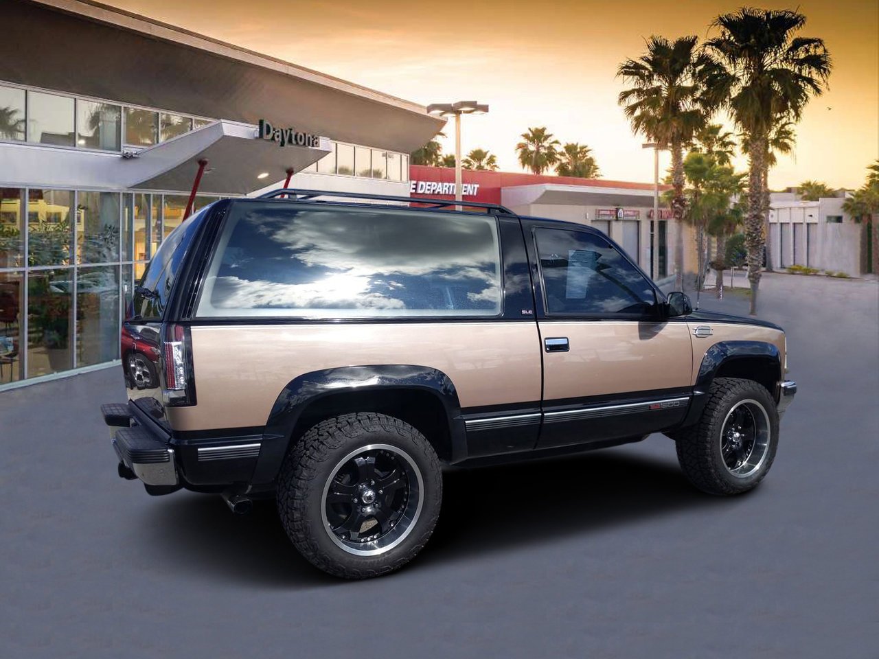 Used 1994 ONYX BLACK/LIGHT AUTUMNWOOD GMC 2DR 1500 4WD image 3