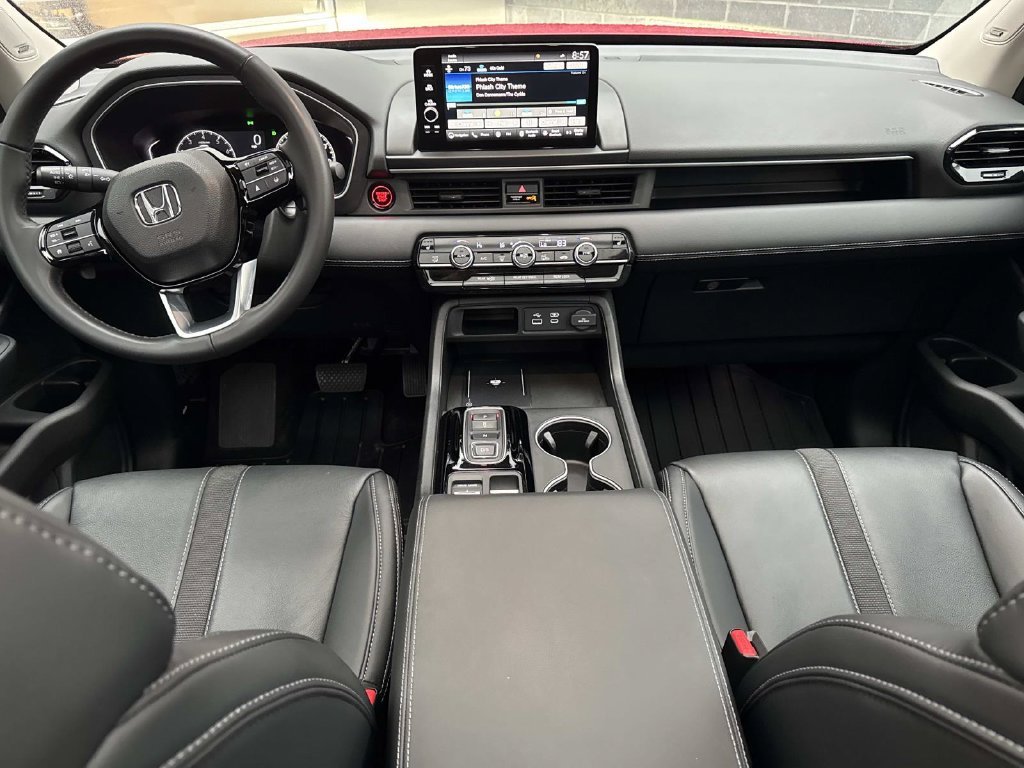 Used 2025 Red Honda Touring image 18
