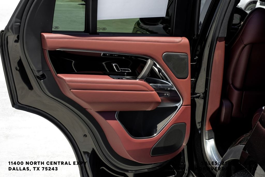 New 2026 Santorini Black Metallic Land Rover SE image 54