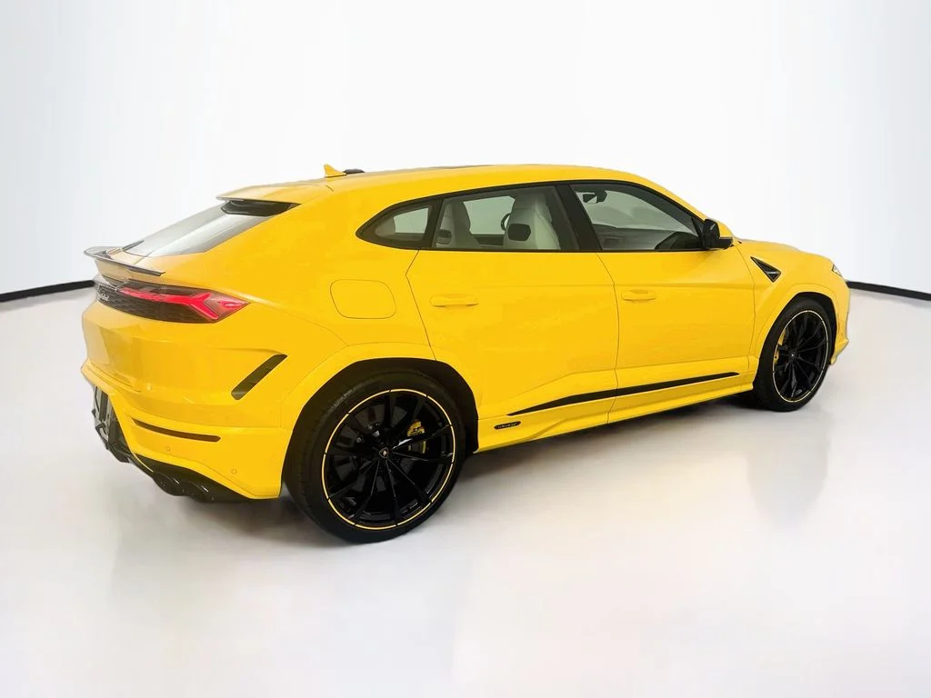 Used 2026 Giallo Auge Metallic Lamborghini SE image 5