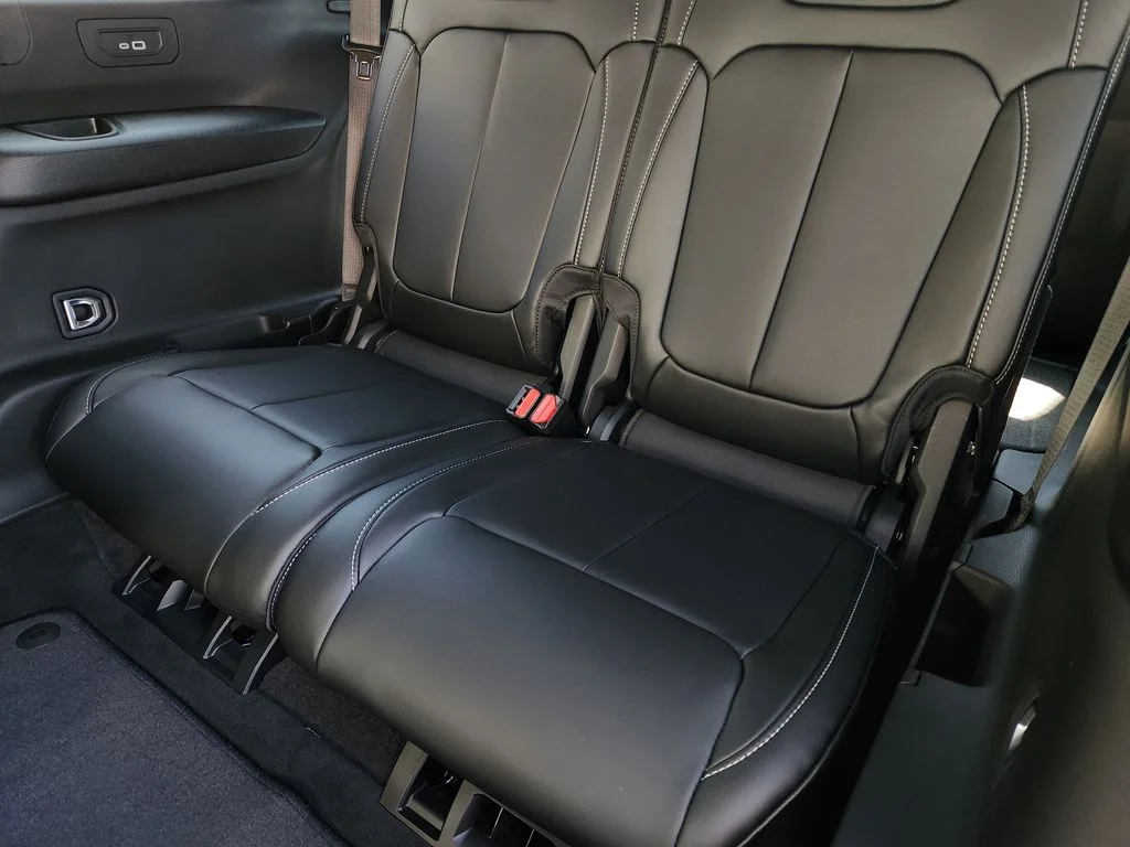 New 2026 Diamond Black Crystal Pearlcoat Jeep Limited image 22