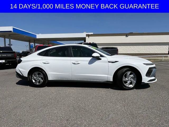 Certified Used 2025 White Hyundai SE image 3
