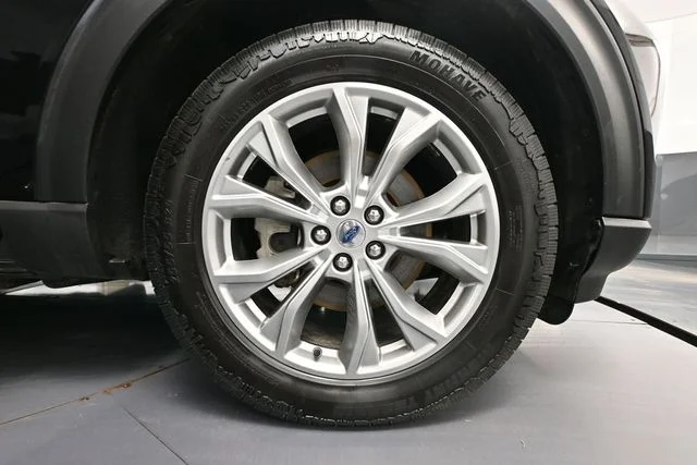 Used 2020 Black Ford Limited image 12