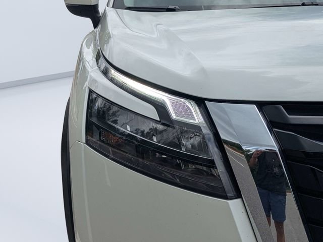 Used 2024 White Nissan SV image 9