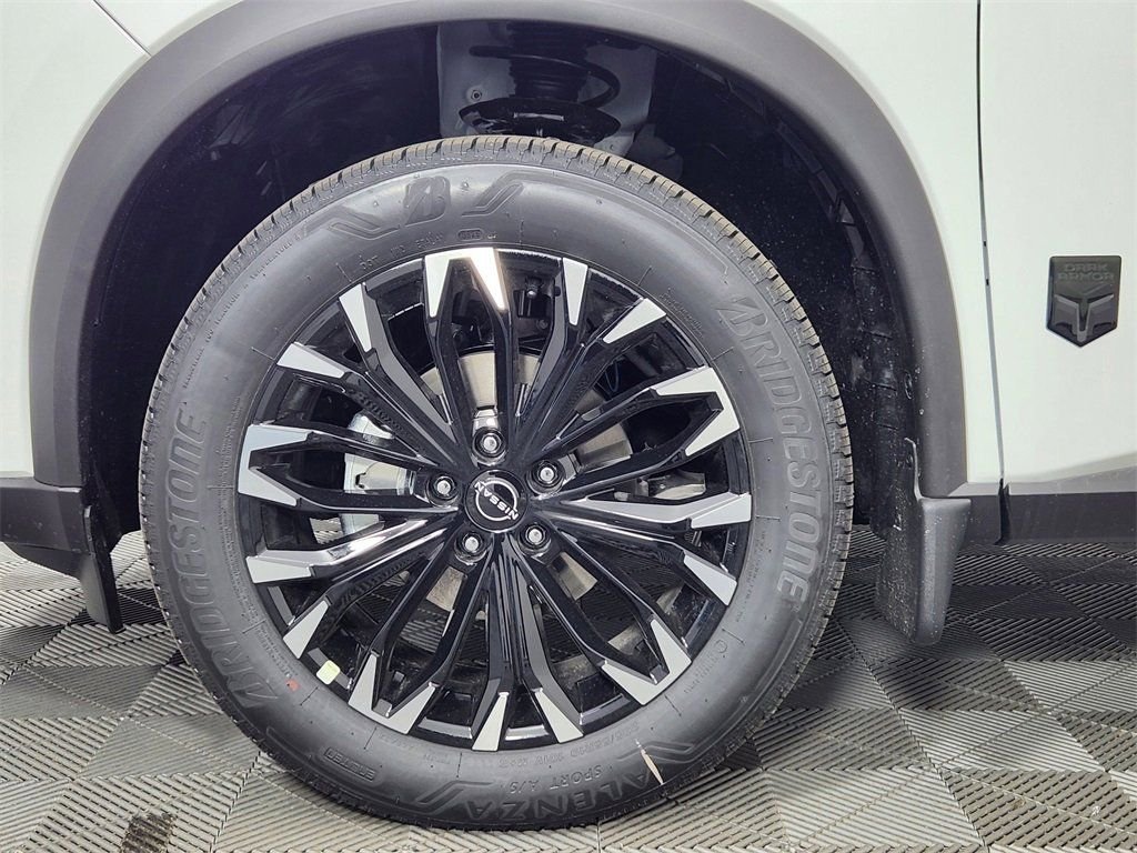 New 2026 Everest White Pearl TriCoat Nissan Dark Armor™ image 10