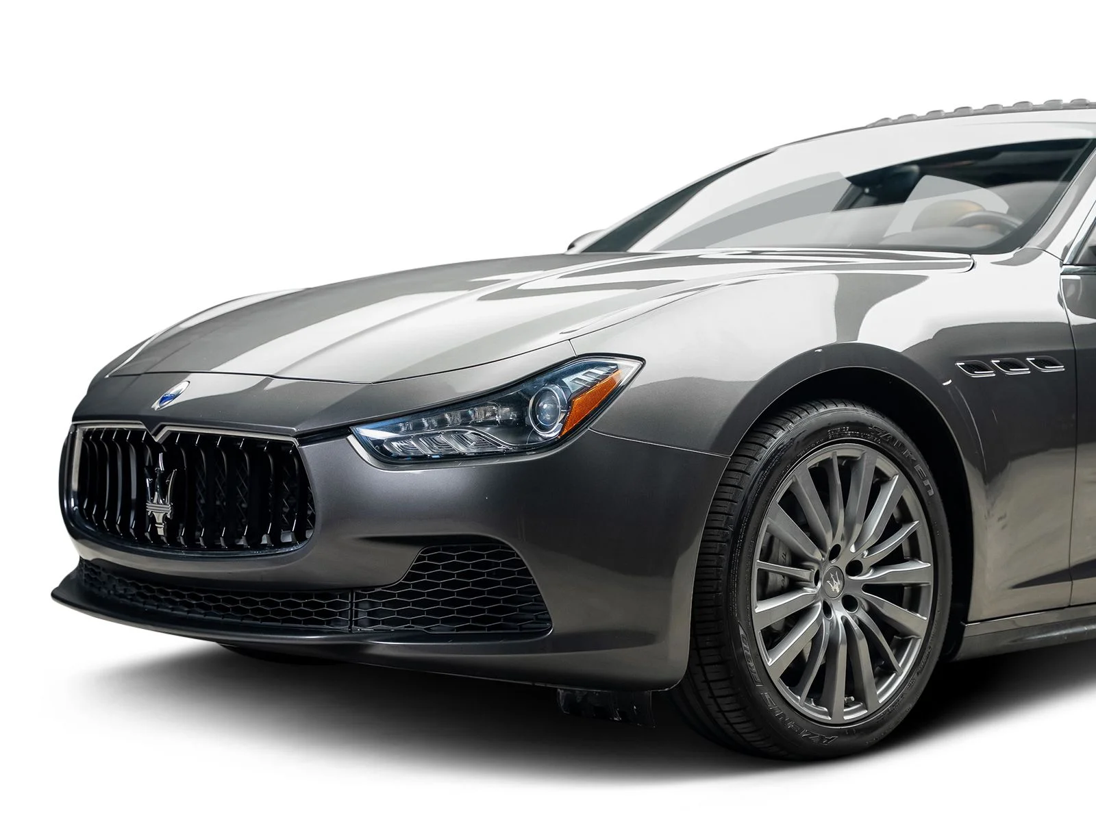 Used 2017 Gray Maserati Base image 15