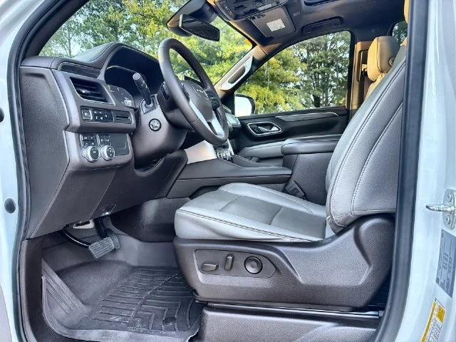 Used 2023 White GMC SLT image 12