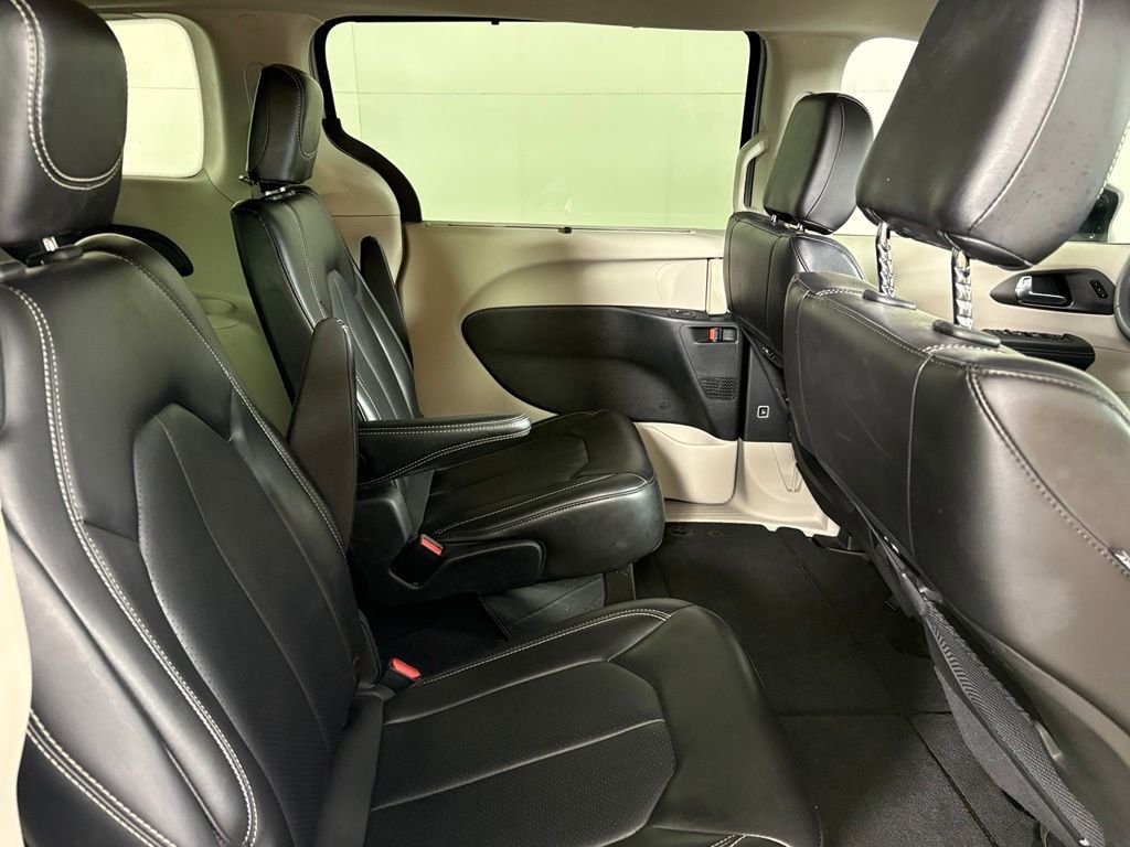 Used 2024 Silver Chrysler Touring L image 15