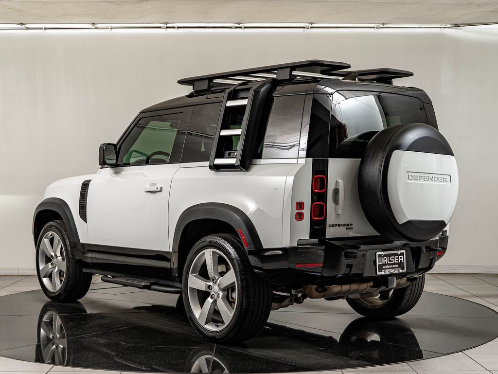 Used 2023 White Land Rover X-Dynamic SE image 7