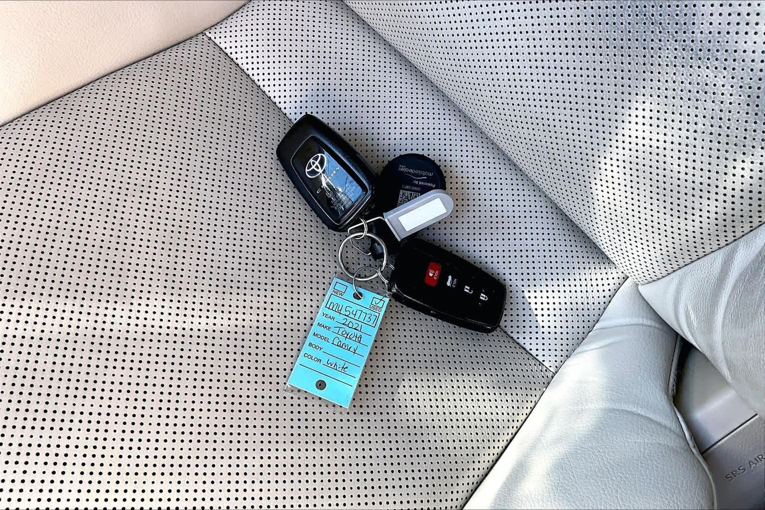 Used 2021 Wind Chill Pearl Toyota Hybrid XLE image 15