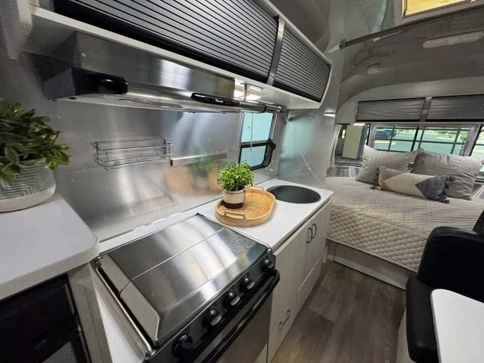 Used 2016 SILVER AIRSTREAM  image 11