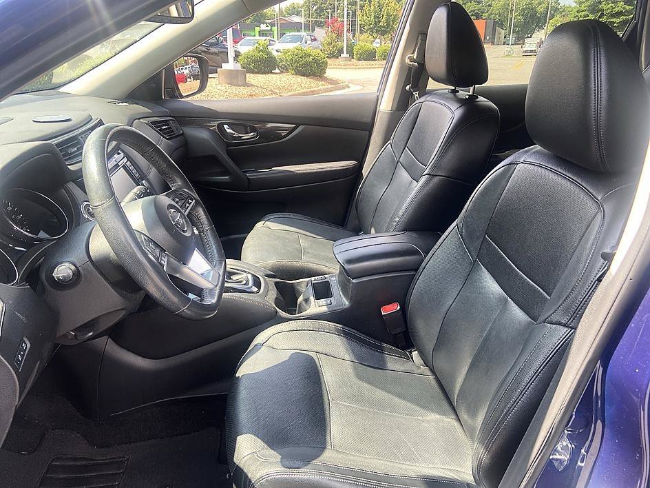 Used 2017 Caspian Blue Nissan SL image 11