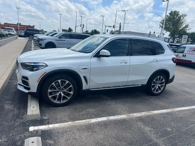 2022 BMW X5 xDrive45e's photo