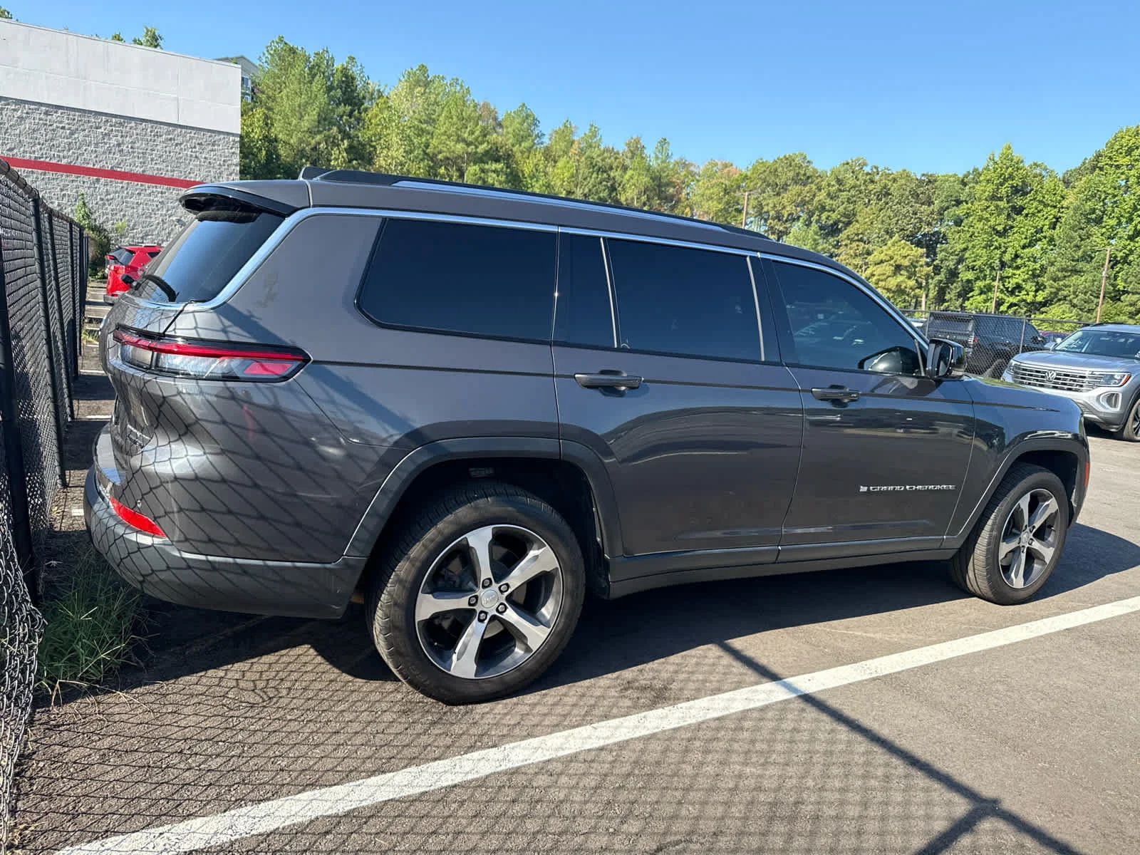 Used 2023 Baltic Gray Metallic Clearcoat Jeep Limited image 3