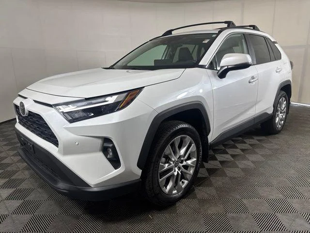 Certified Used 2024 WIND CHILL PEARL Toyota  image 8