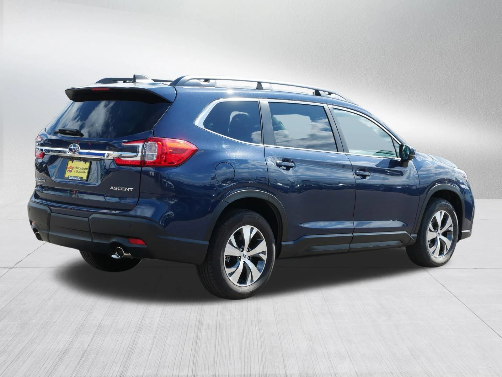 Used 2025 Cosmic Blue Pearl Subaru Premium image 7