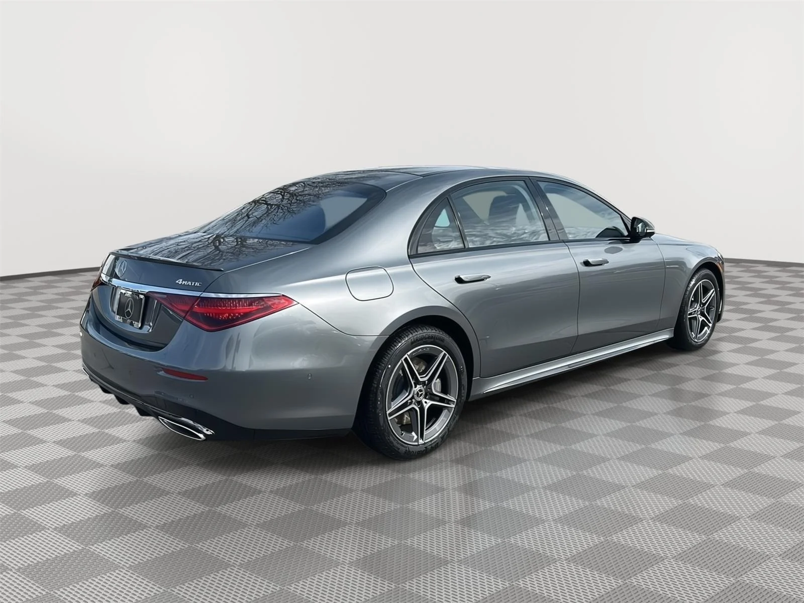 New 2026 Selenite Grey Metallic Mercedes-Benz S 580 image 3