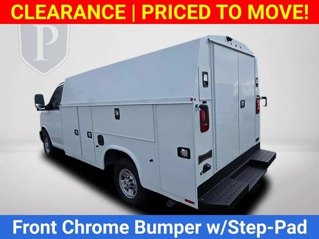 New 2025 Summit White Chevrolet 1WT image 10