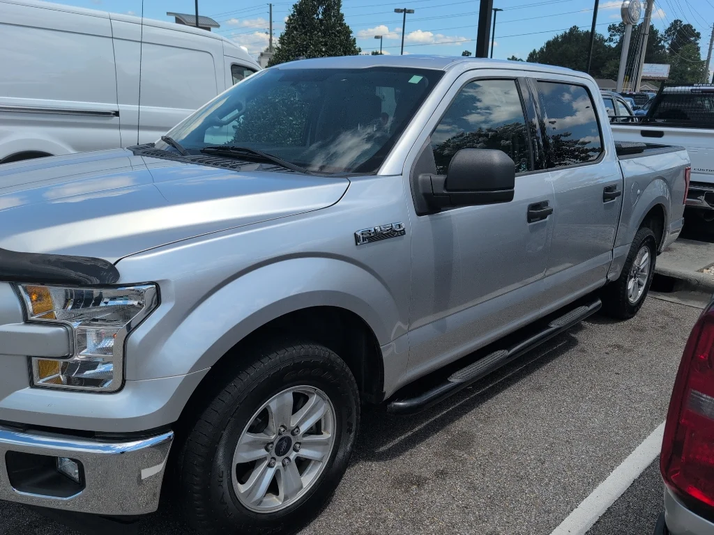 Used 2017 Ingot Silver Metallic Ford XLT image 2