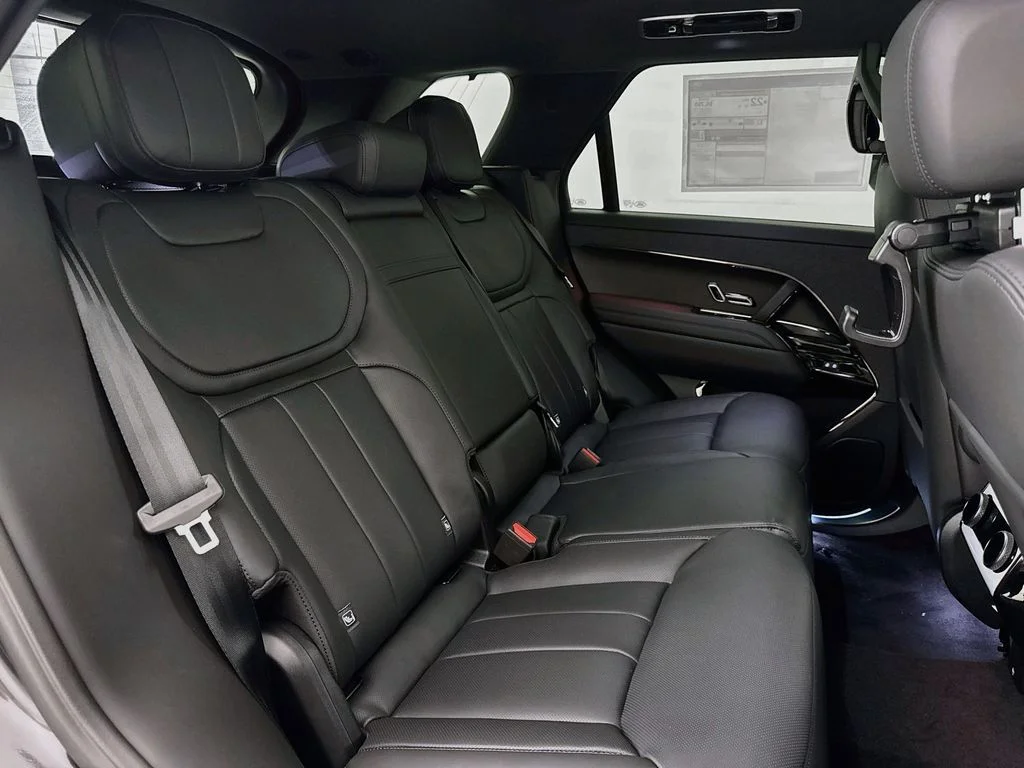 New 2026 Carpathian Grey Land Rover Dynamic SE image 29