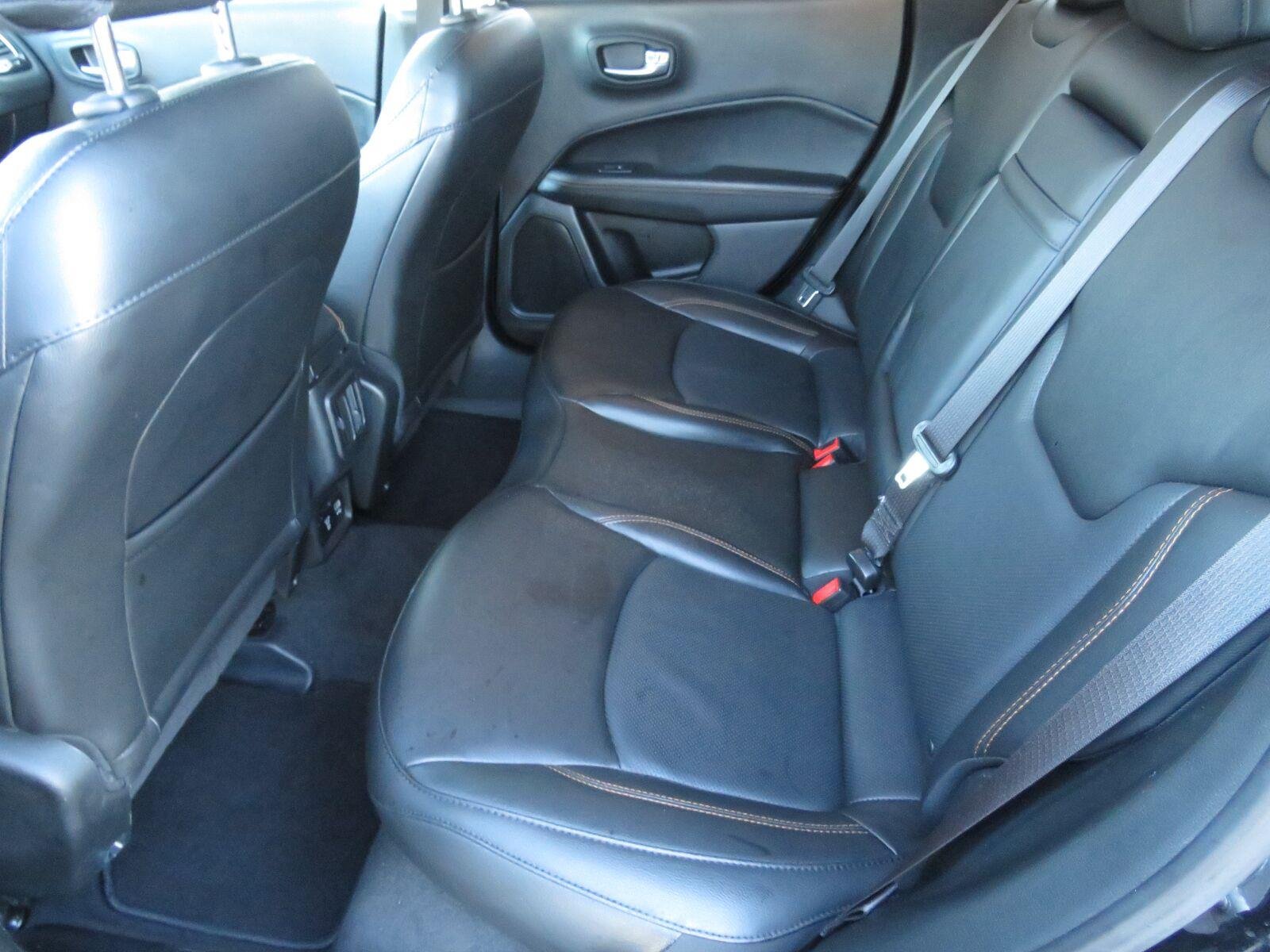Used 2019 Diamond Black Crystal Pearlcoat Jeep Limited image 24
