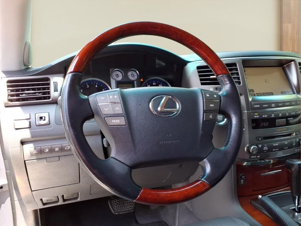 Used 2008  Lexus 570 image 3