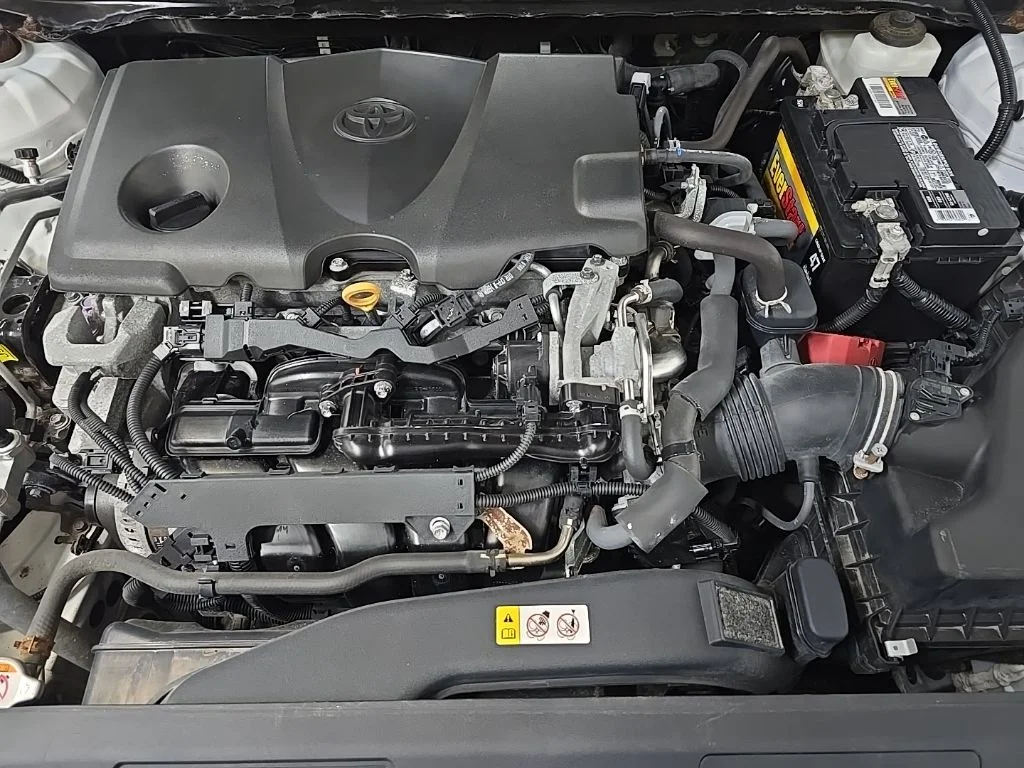 Used 2020 White Toyota LE image 12