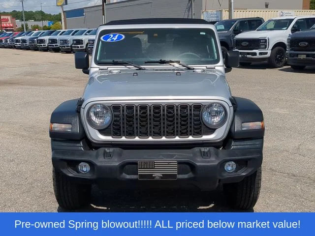 Used 2024 Silver Jeep Sport S image 16