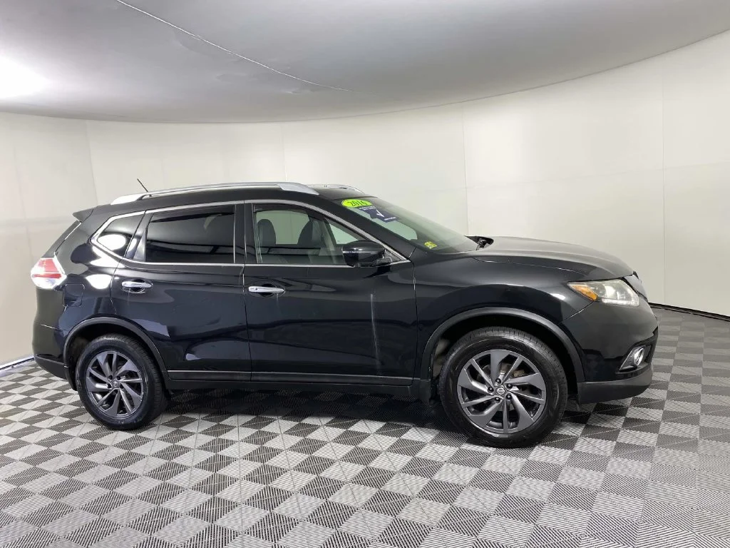 Used 2016 Magnetic Black Nissan SL image 8