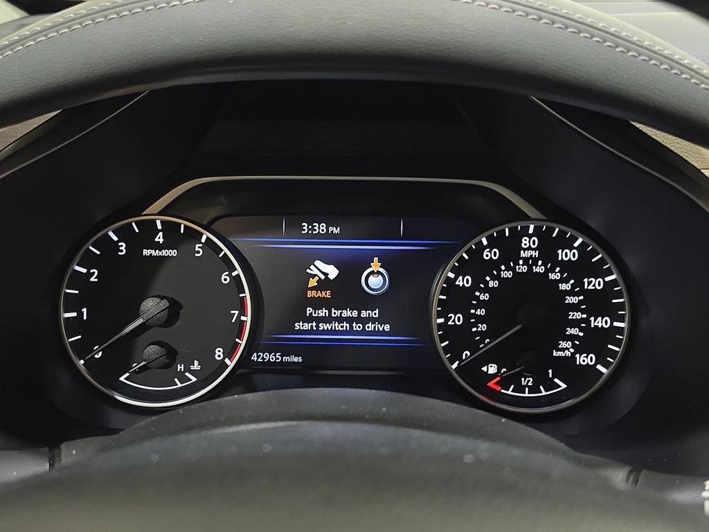 Used 2020 White Nissan Platinum image 22