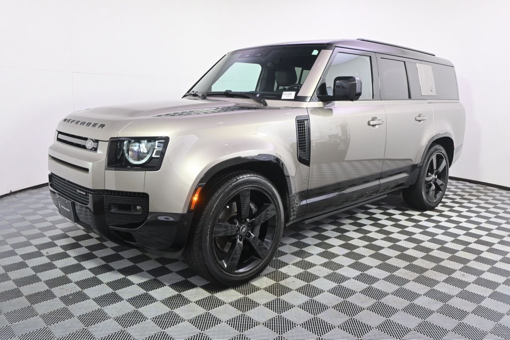 Used 2023  Land Rover X-Dynamic SE image 2