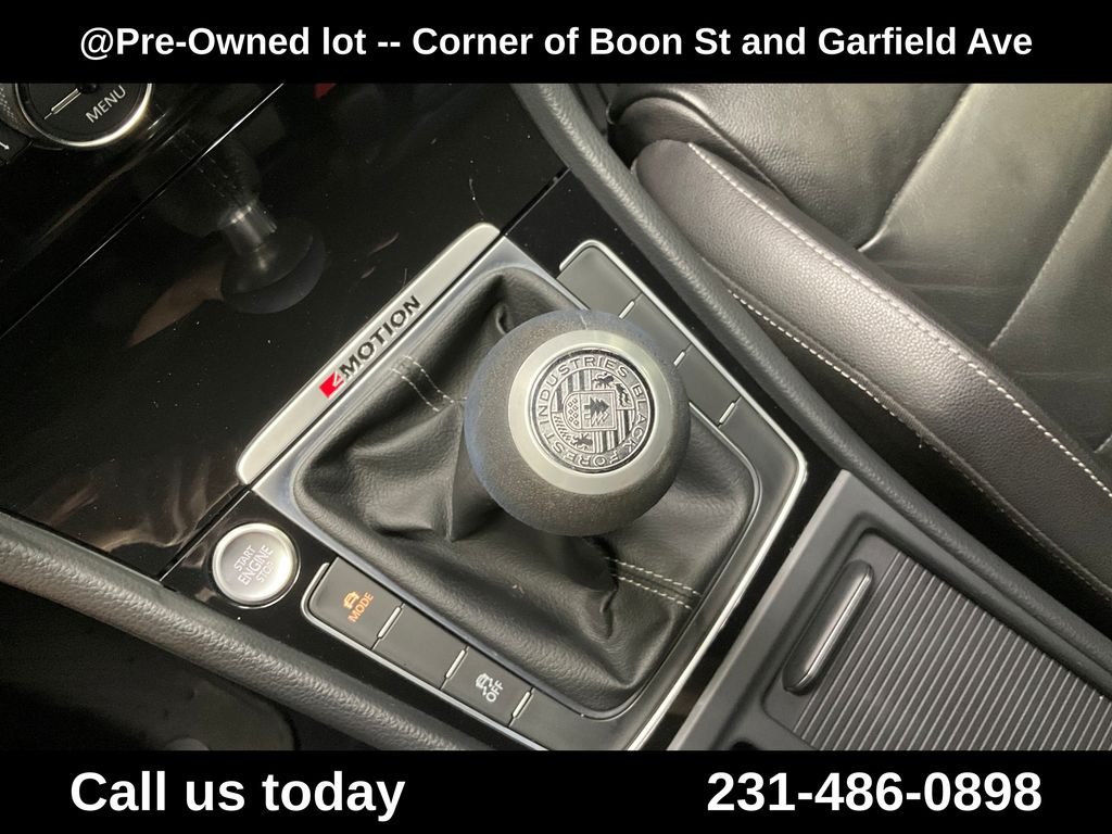 Used 2016  Volkswagen Base image 24