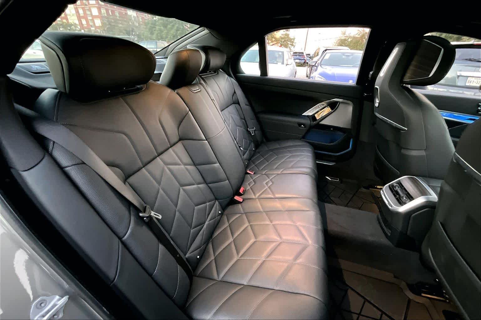 2025 BMW i7 60 - Photo 19