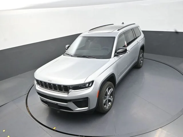New 2026 Silver Zynith Exterior Paint Jeep Limited image 13