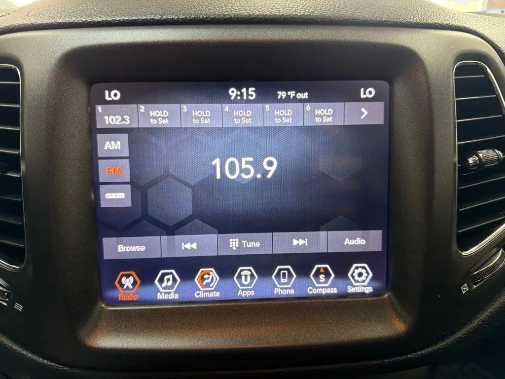 Used 2019 White Clearcoat Jeep Trailhawk image 19