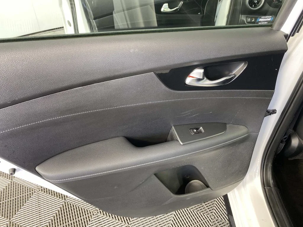 Used 2024 White Kia GT-Line image 25