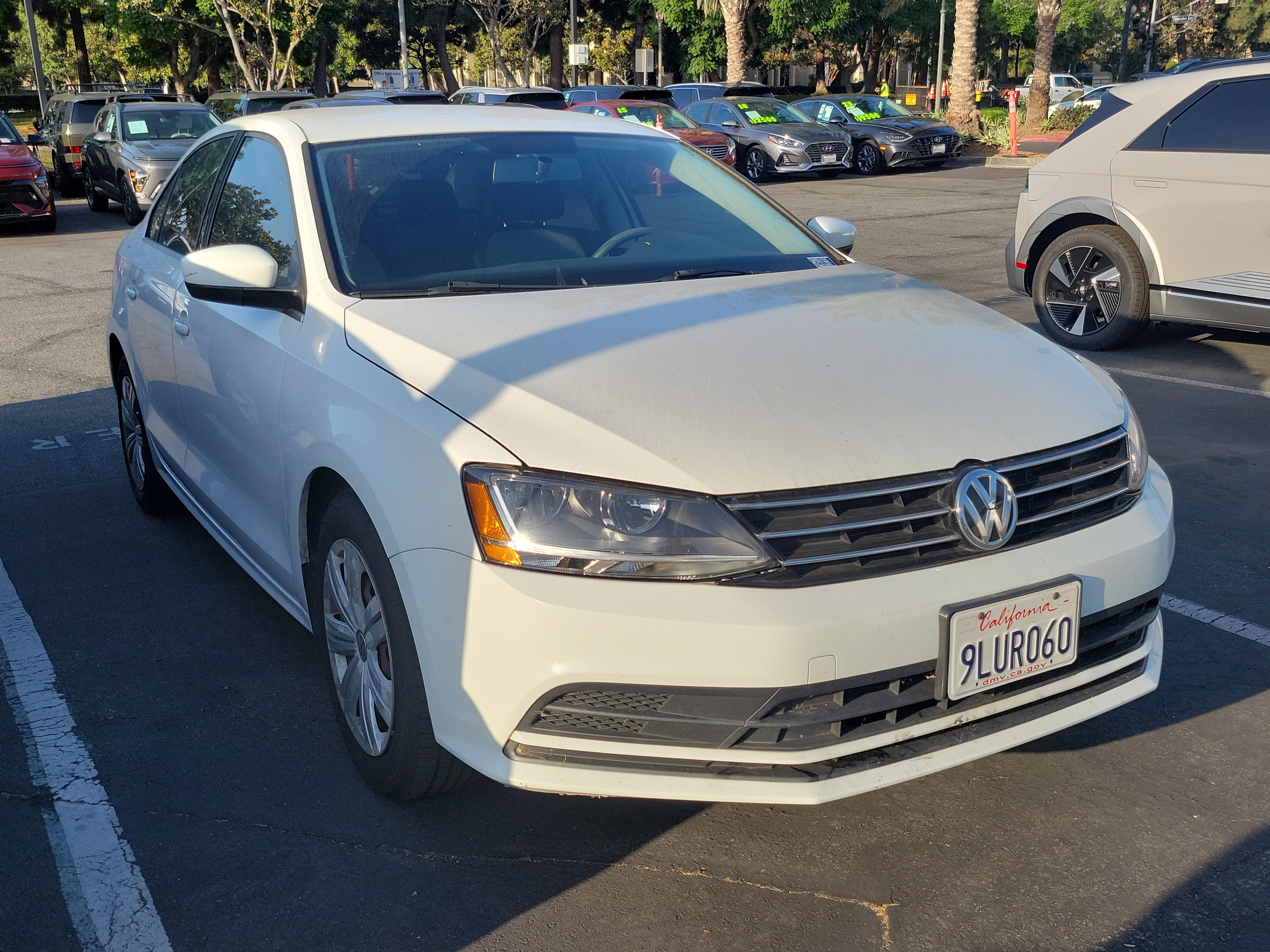 Used 2017 Pure White Volkswagen 1.4T S image 3