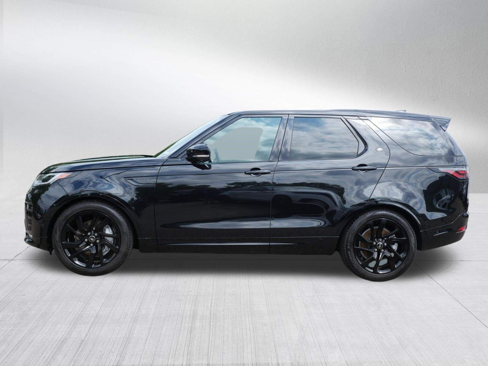 Certified Used 2025 Santorini Black Metallic Land Rover Dynamic SE image 2