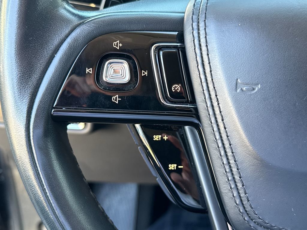 Used 2023 Black Lincoln Reserve image 21