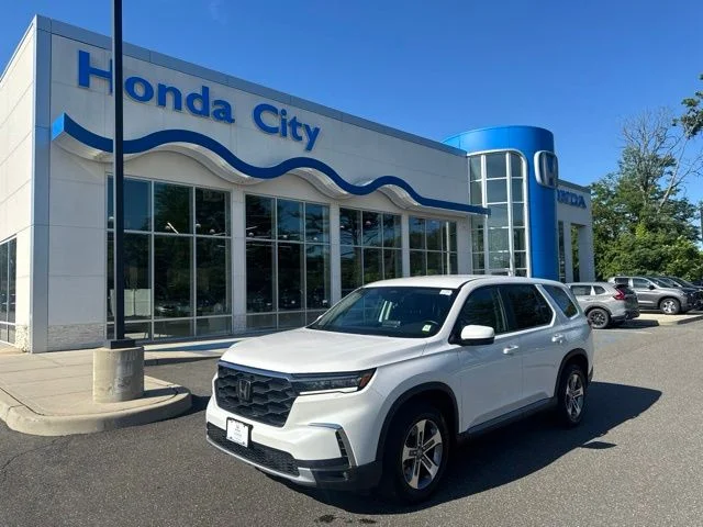 Certified Used 2023 Platinum White Pearl Honda EX-L image 2