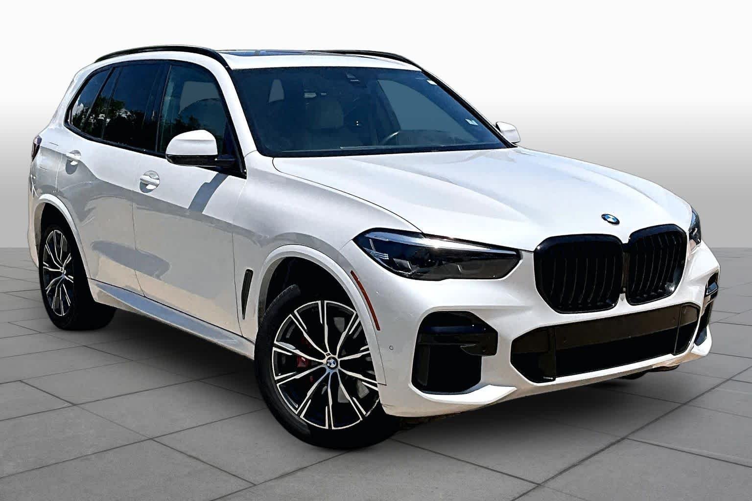 Used 2022 Mineral White Metallic BMW xDrive40i image 2