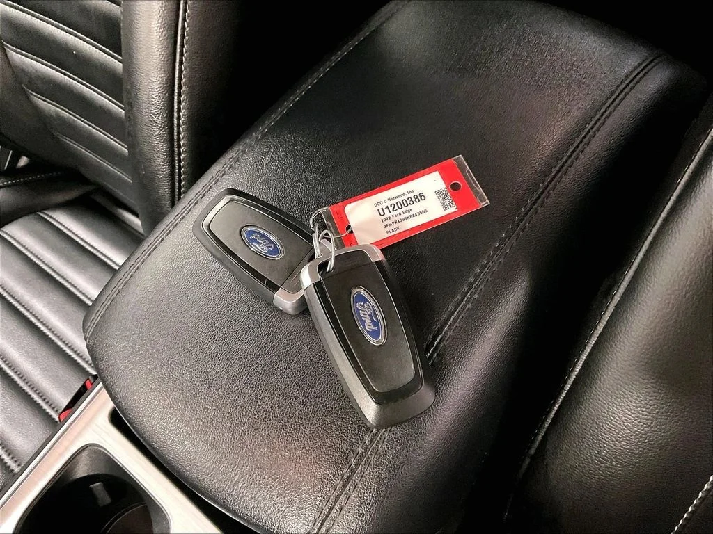 Used 2022 Black Ford SEL image 30